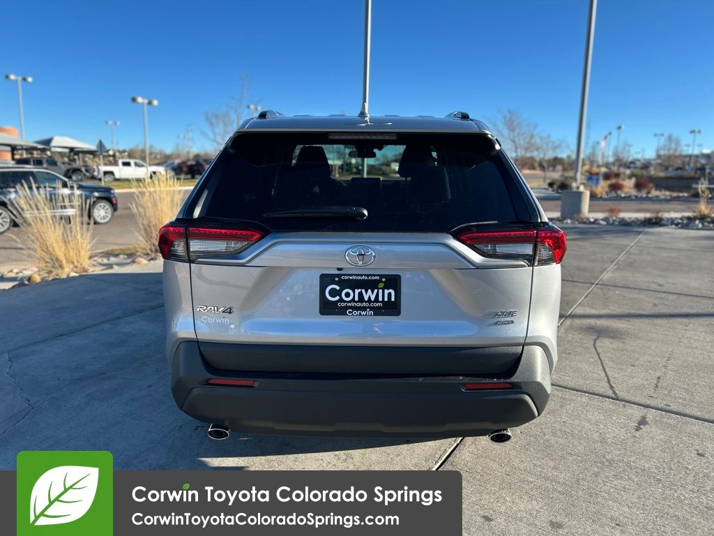 2025 Toyota RAV4 XLE photo 3