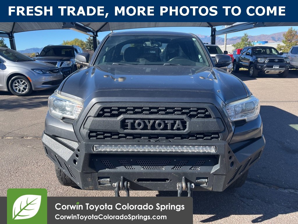 2017 Toyota Tacoma TRD V6 photo 2
