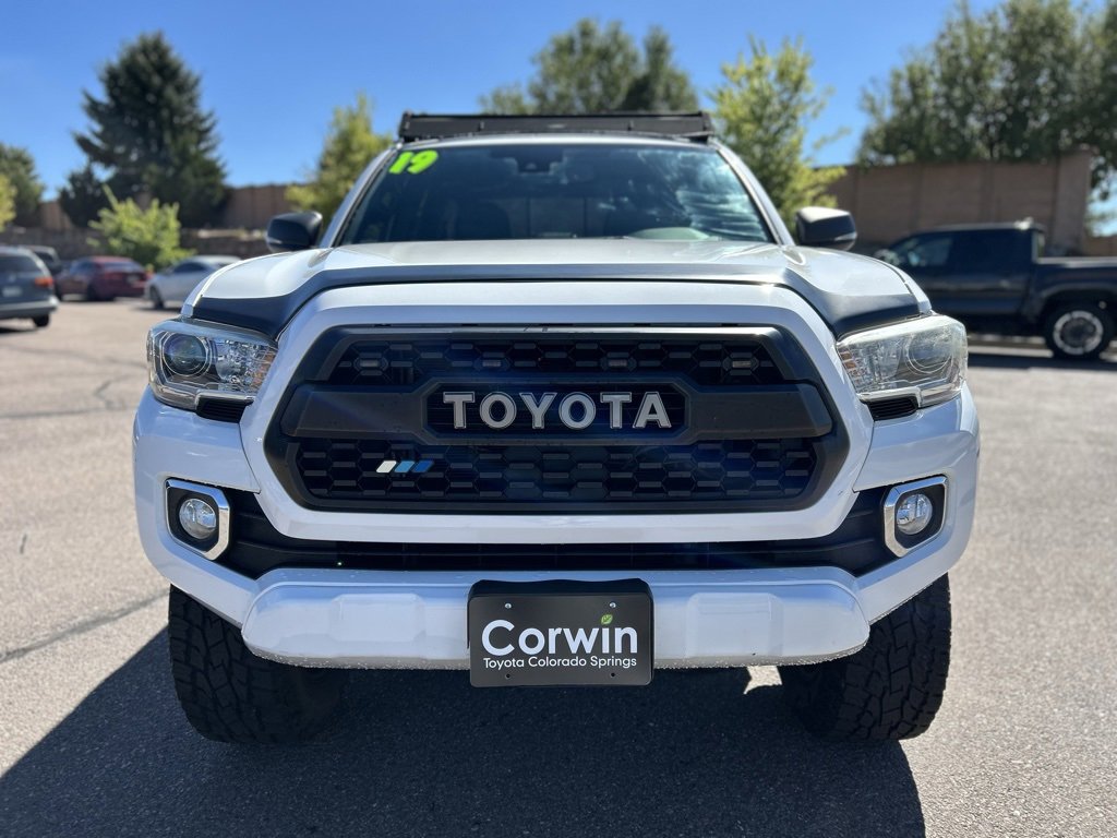 2019 Toyota Tacoma Limited V6 photo 2