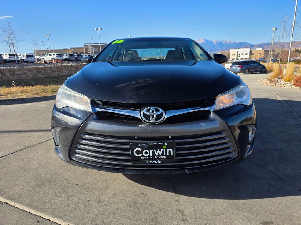 2016 Toyota Camry LE photo 2