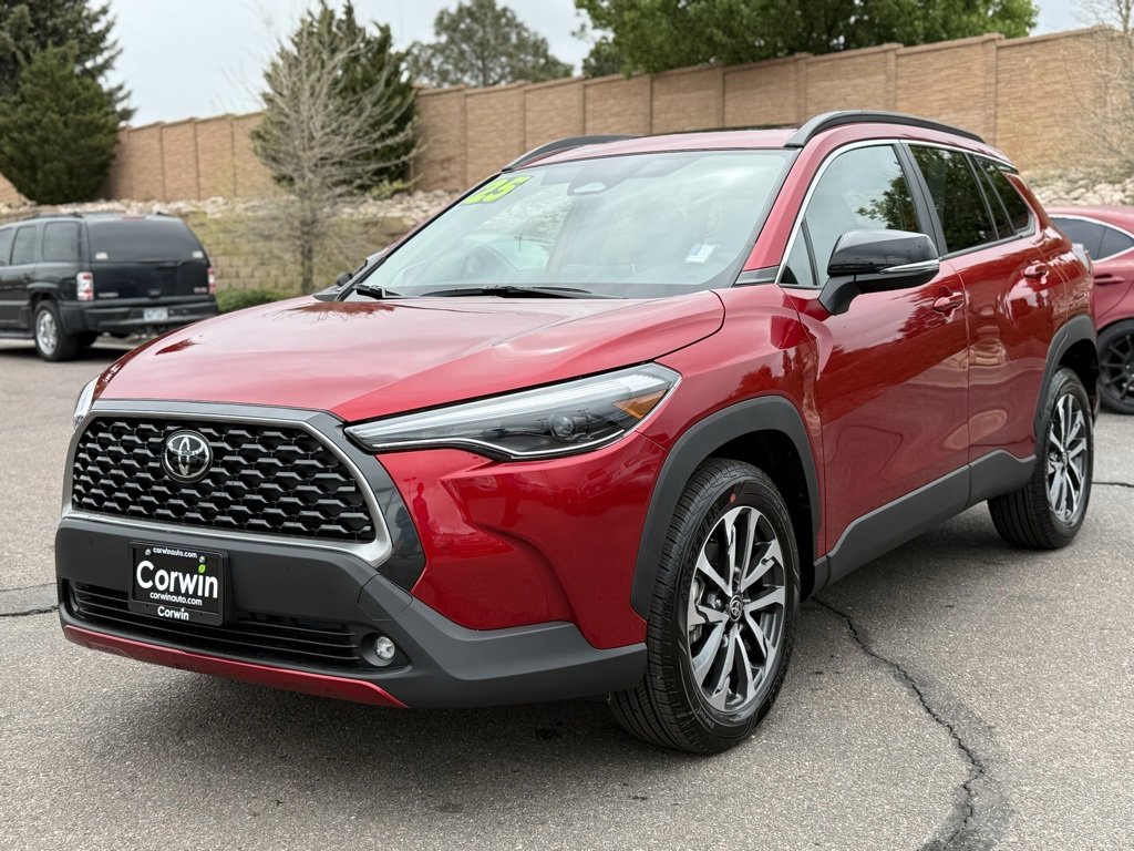 2025 Toyota Corolla Cross XLE photo 3