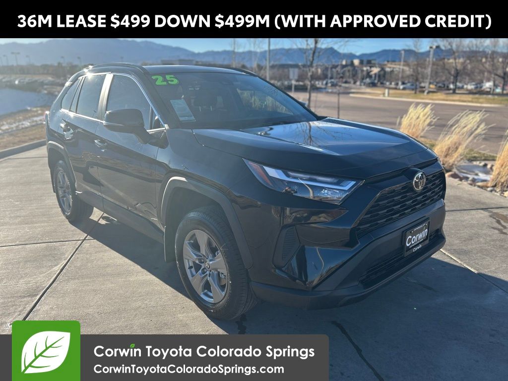 2025 Toyota RAV4 XLE's photo