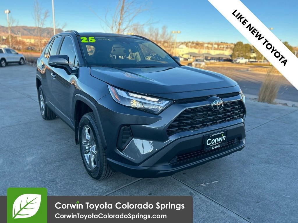 2025 Toyota RAV4 XLE's photo