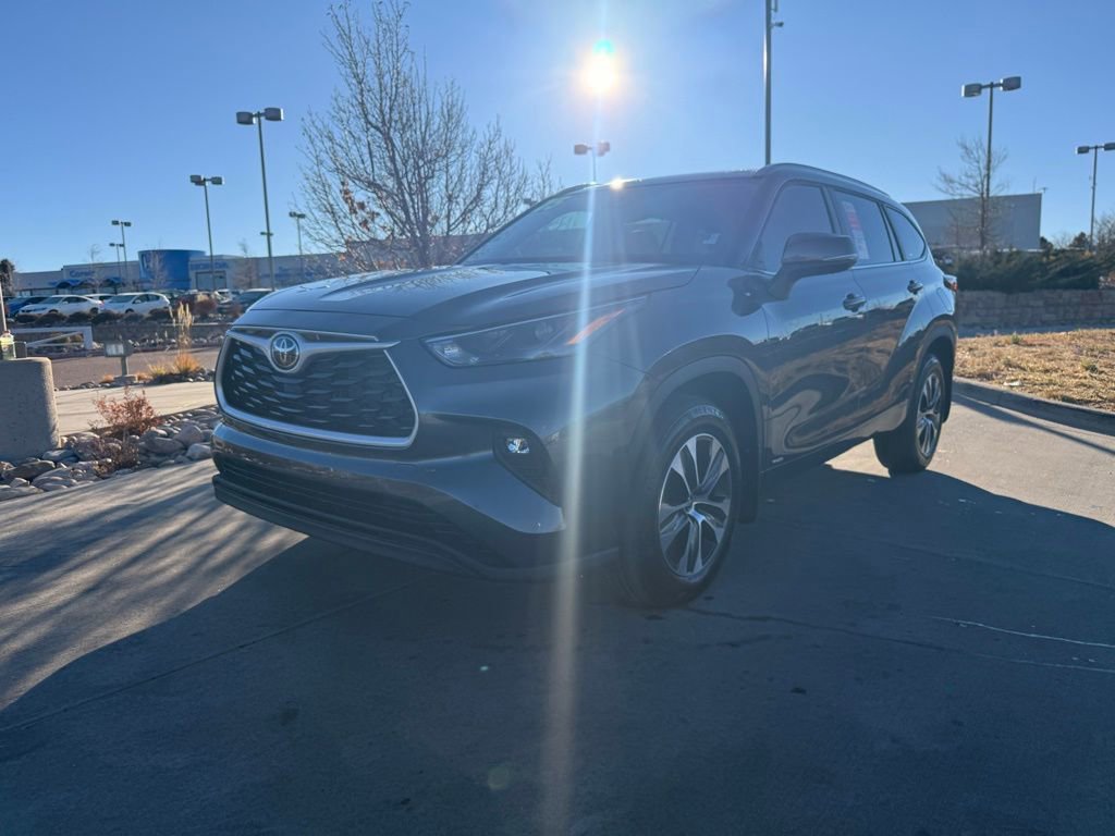 2025 Toyota Highlander Hybrid XLE photo 3
