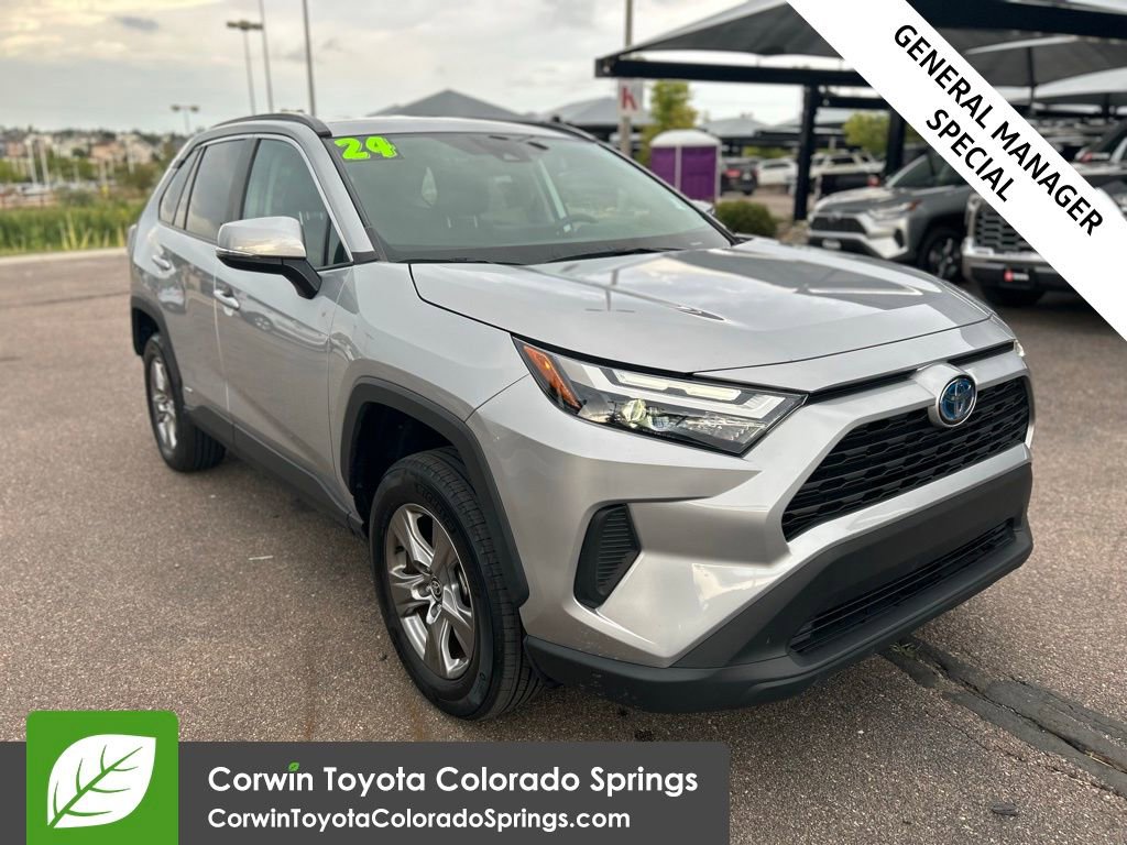 2024 Toyota RAV4 XLE's photo