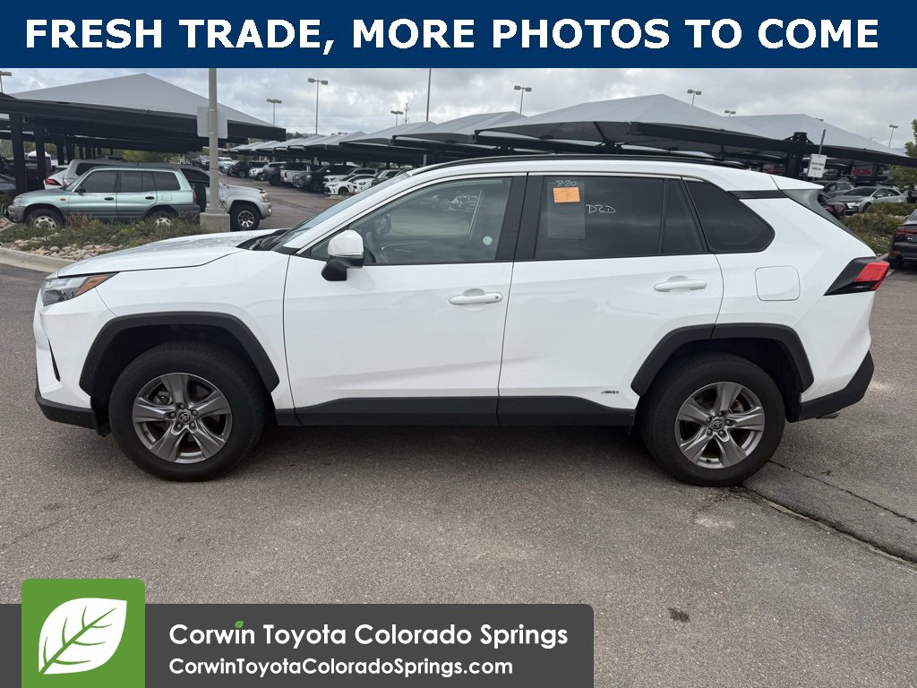 2024 Toyota RAV4 Hybrid XLE photo 4
