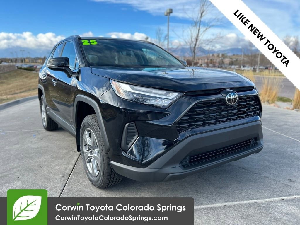 2025 Toyota RAV4 XLE's photo