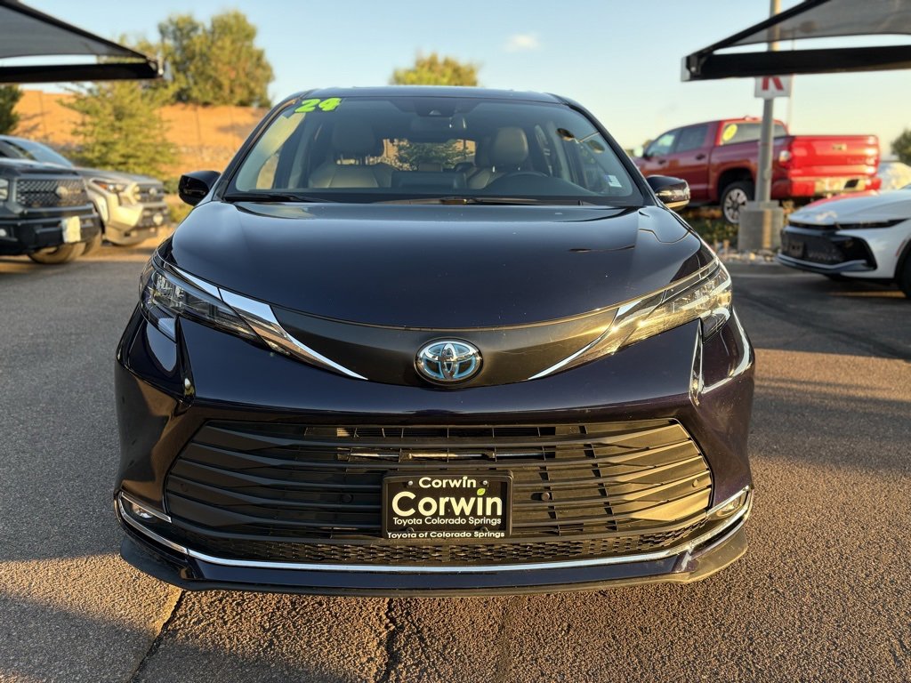 2024 Toyota Sienna XLE photo 2
