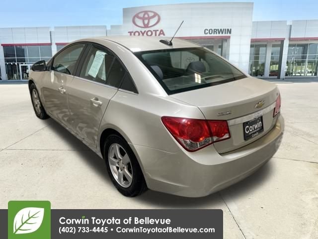 2015 Chevrolet Cruze photo 2