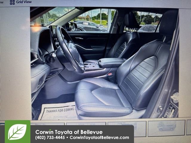 2022 Toyota Highlander Hybrid XLE photo 2
