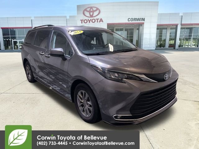 2024 Toyota Sienna XLE's photo