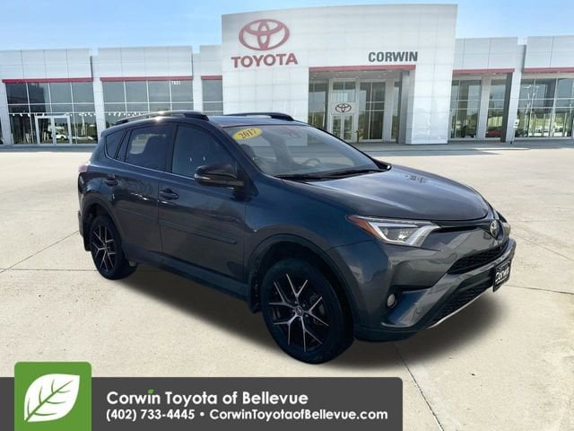 2017 Toyota RAV4 SE's photo