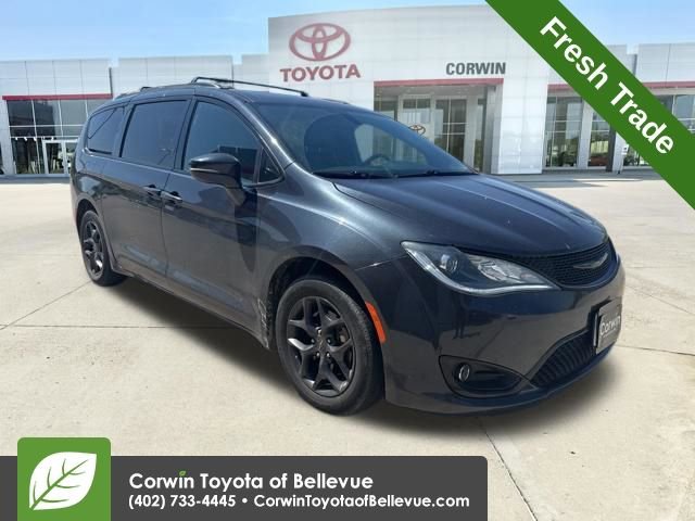 2019 Chrysler Pacifica Limited's photo