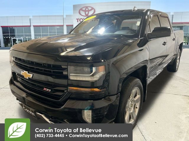 2017 Chevrolet Silverado LT photo 4