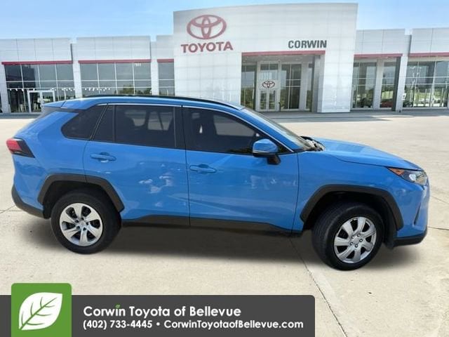2020 Toyota RAV4 LE photo 2
