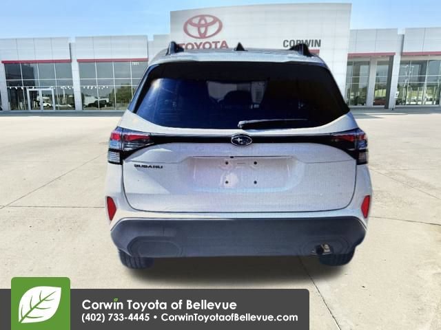 2025 Subaru Forester Premium photo 4