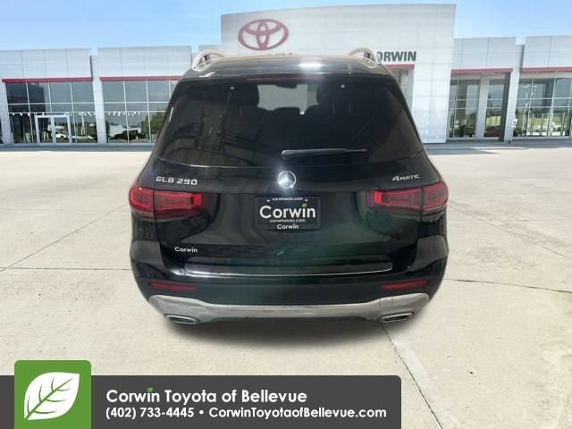2023 Mercedes Benz GLB 250 4MATIC photo 4