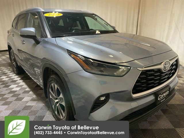 2023 Toyota Highlander XLE photo 2