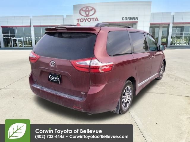 2018 Toyota Sienna XLE Limited Premium photo 3