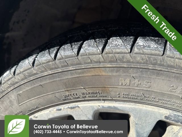 2016 Toyota Avalon Limited photo 3