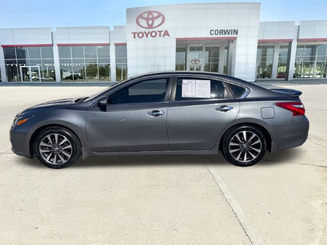 Used 2017 Nissan Altima SL with VIN 1N4AL3AP0HC196515 for sale in Bellevue, NE