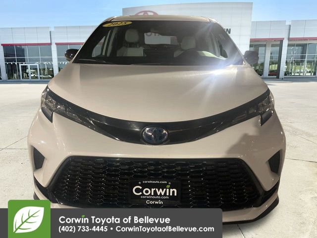2025 Toyota Sienna XSE photo 3