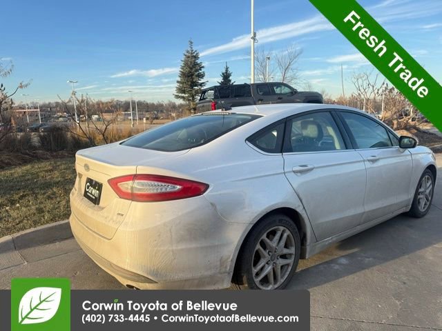 2014 Ford Fusion SE photo 2