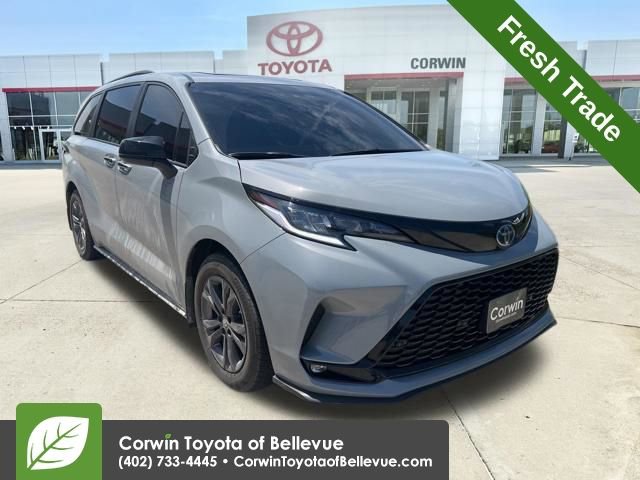 2025 Toyota Sienna XSE 7-Passenger Hybrid AWD's photo
