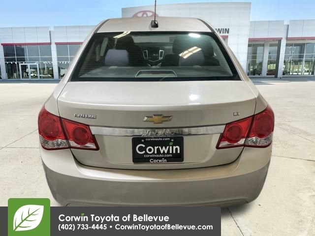 2015 Chevrolet Cruze photo 3