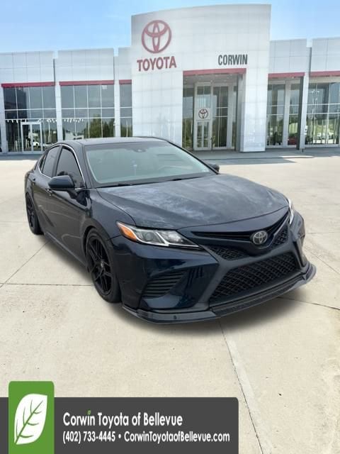 2018 Toyota Camry SE's photo