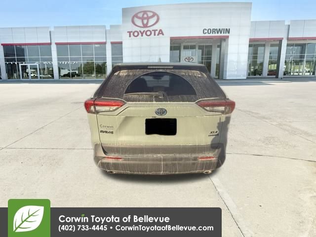 2020 Toyota RAV4 XLE photo 2