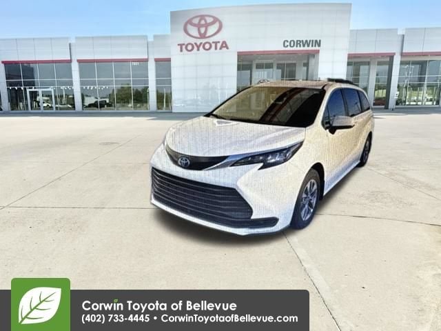 2025 Toyota Sienna LE 8-Passenger Hybrid FWD's photo