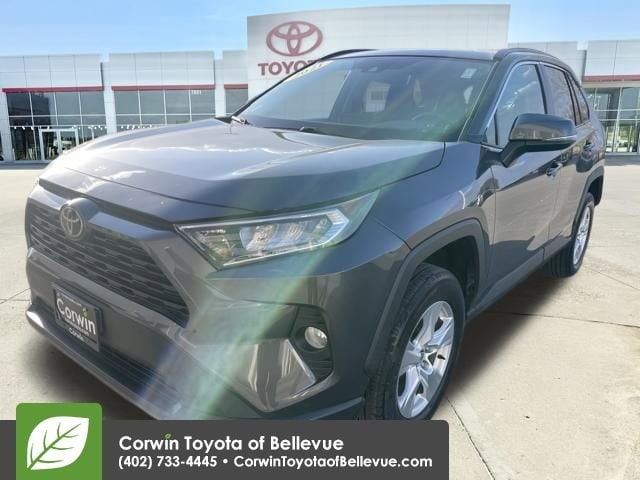 2021 Toyota RAV4 XLE photo 4