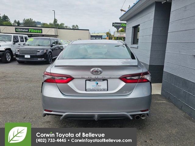 2022 Toyota Camry SE photo 2