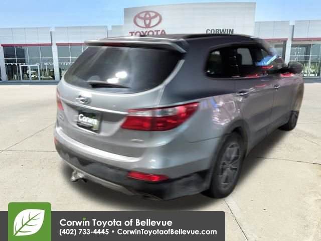 2016 Hyundai Santa Fe SE photo 2
