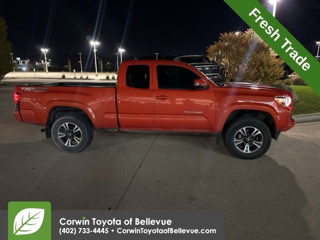 2018 Toyota Tacoma TRD Sport photo 2