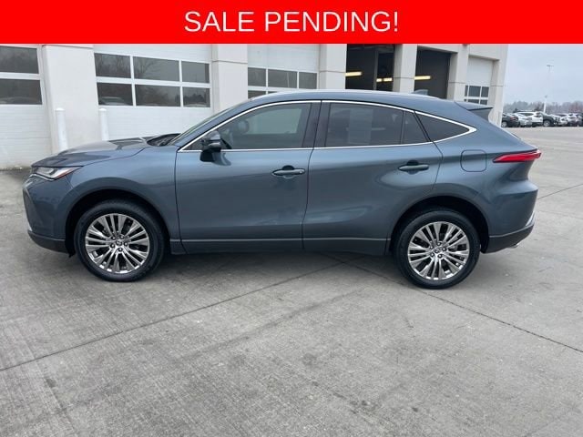 2023 Toyota Venza Limited photo 2