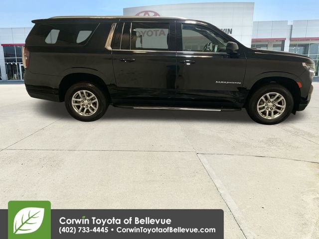 2023 Chevrolet Suburban LT photo 3