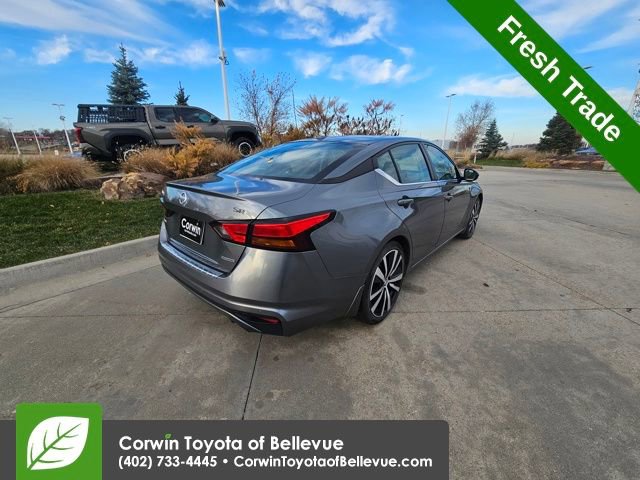 2021 Nissan Altima SR photo 3