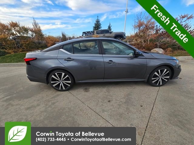 2021 Nissan Altima SR photo 2