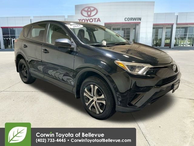 2018 Toyota RAV4 LE's photo