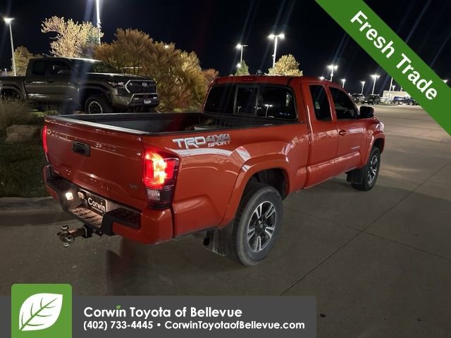 2018 Toyota Tacoma TRD Sport photo 3