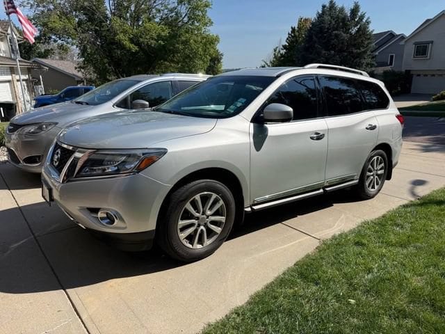 Used 2015 Nissan Pathfinder SL with VIN 5N1AR2MM4FC711142 for sale in Bellevue, NE