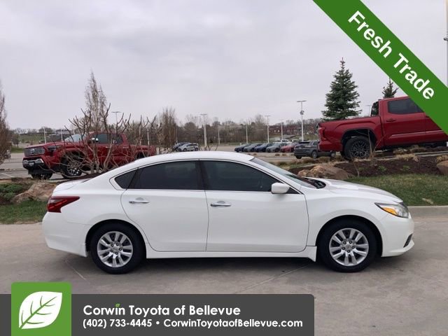 Used 2018 Nissan Altima S with VIN 1N4AL3AP5JC218658 for sale in Bellevue, NE
