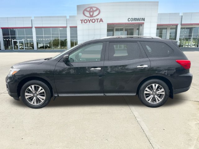 Used 2017 Nissan Pathfinder SV with VIN 5N1DR2MM9HC615524 for sale in Bellevue, NE