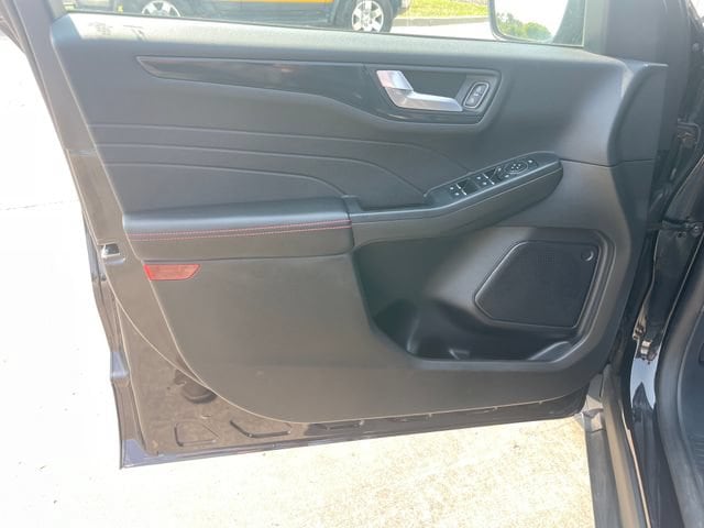 2024 Ford Escape ST-Line - Photo 11