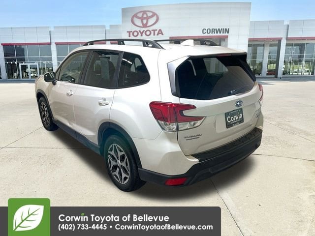 2023 Subaru Forester Premium photo 2