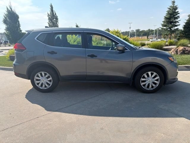 Used 2017 Nissan Rogue S with VIN KNMAT2MTXHP571736 for sale in Bellevue, NE