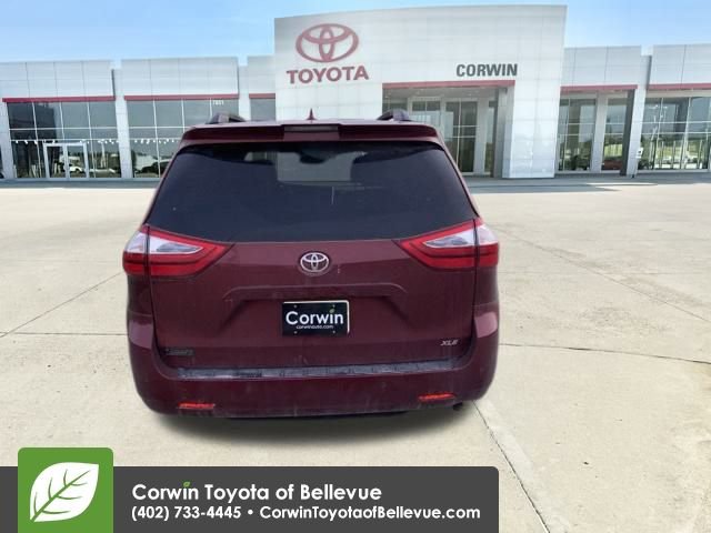 2018 Toyota Sienna XLE Limited Premium photo 4