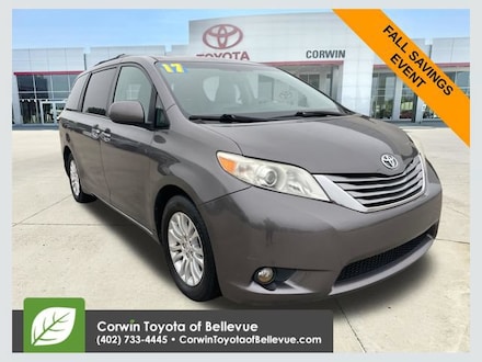 2017 Toyota Sienna XLE Van Passenger Van